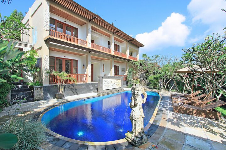 Hotel with Pool
