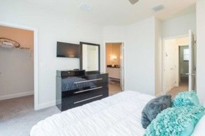 Room 13 of 28