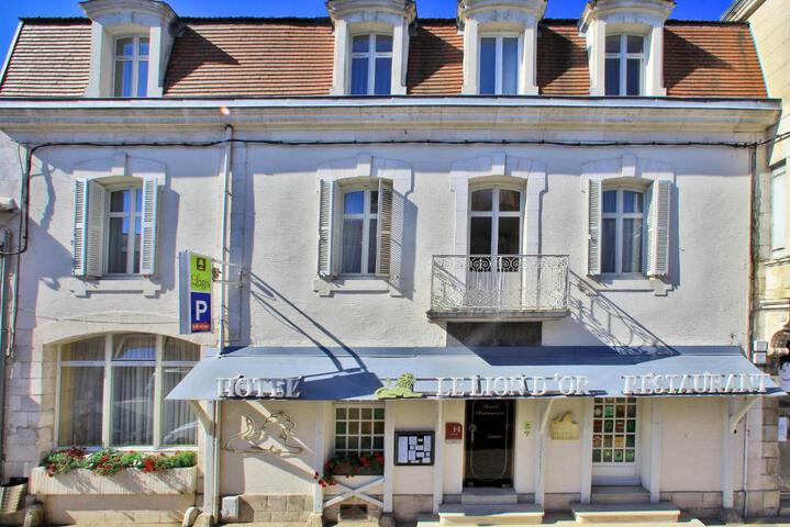 Logis Hôtel Le Lion dOr