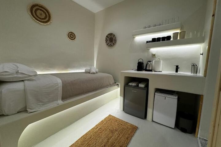 Room 8 of 24