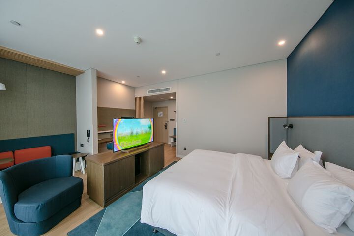 Room 13 of 60