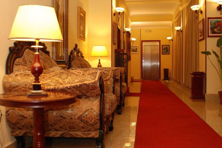 Entrance & Lobby