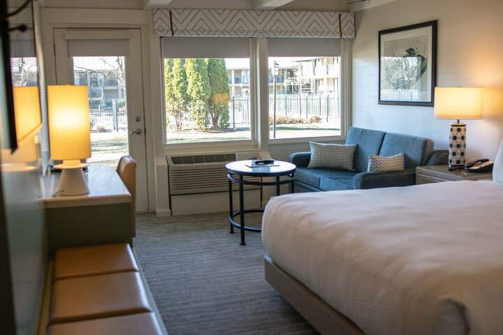 1 King Bed Resort View (1 of 9)
