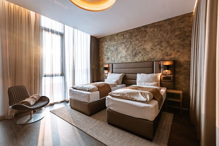 Room 8 of 40