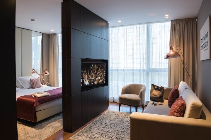 Room 4 of 52