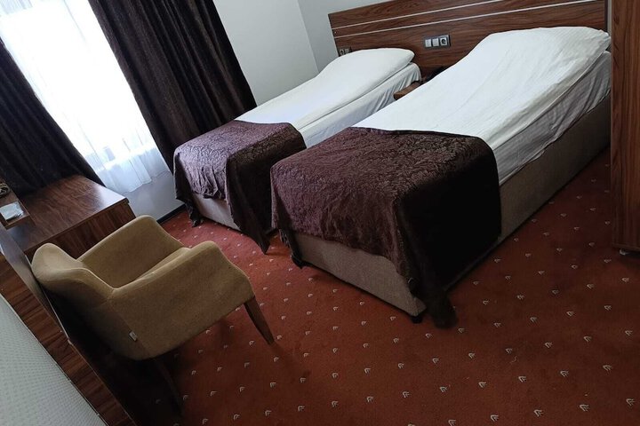 Room 13 of 18