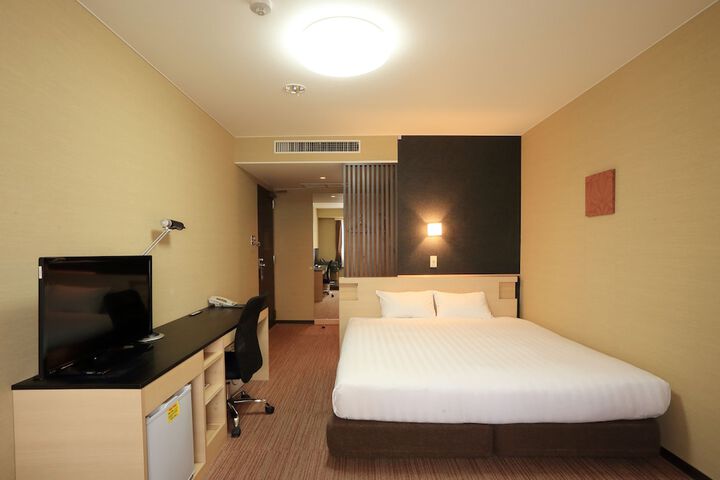 Room 12 of 35