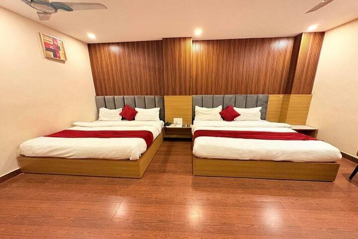 Room 4 of 7
