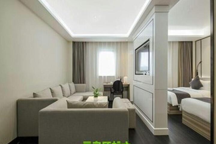 Suite 11 of 11