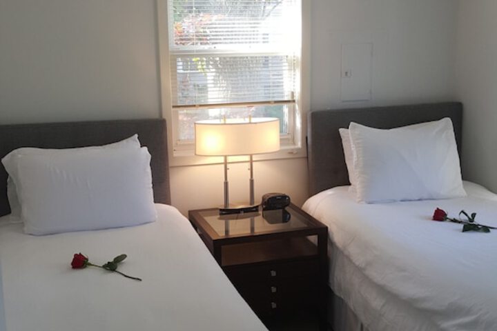 1 Queen Bed (18 of 25)