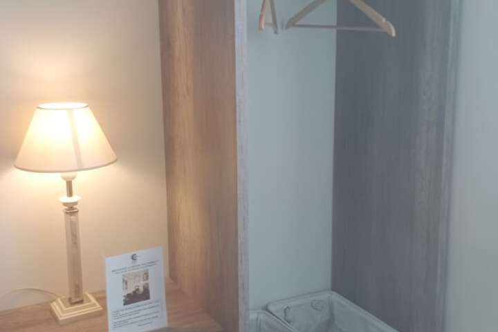 Room 16 of 29