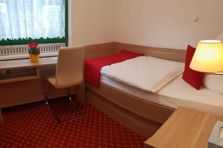 Room 8 of 31