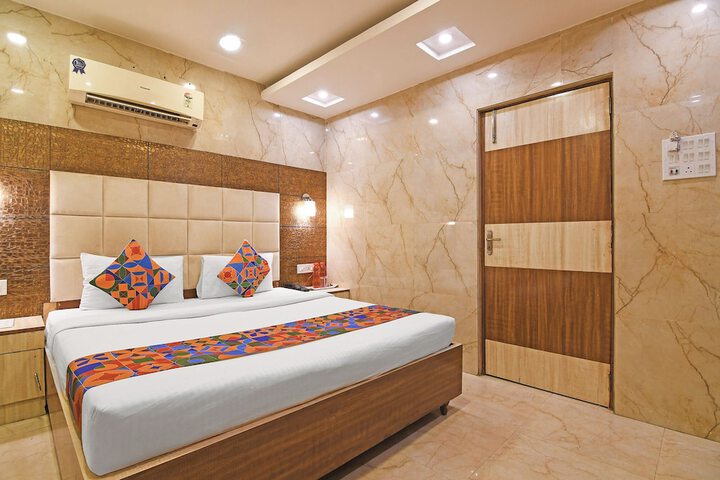 Room 13 of 27