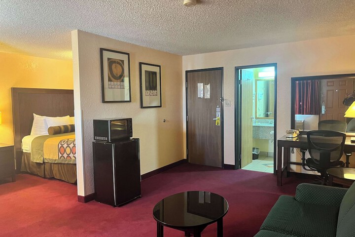 Room 13 of 34