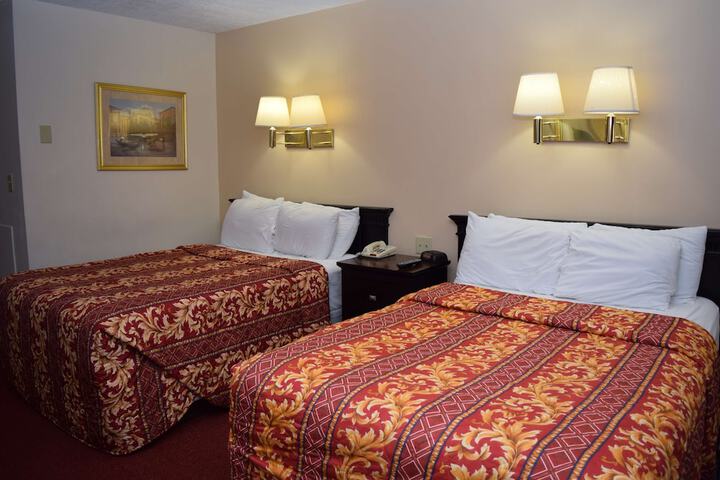 1 Queen Bed (22 of 25)