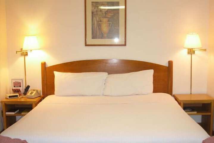Room 12 of 40