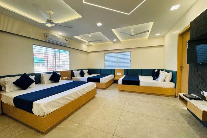Room 32 of 38