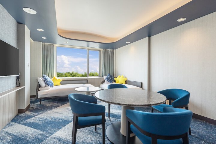 Room 16 of 38