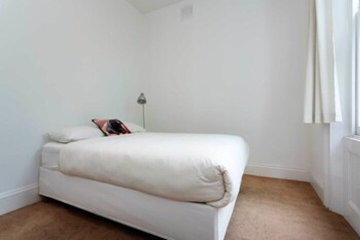 Room 10 of 15