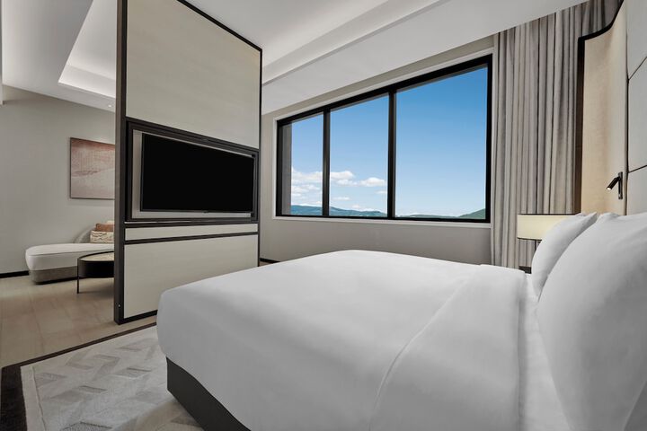 Room 5 of 38