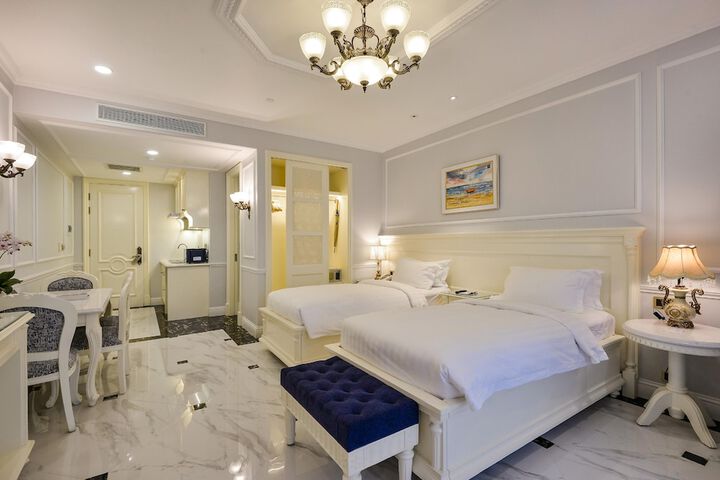 Room 4 of 195