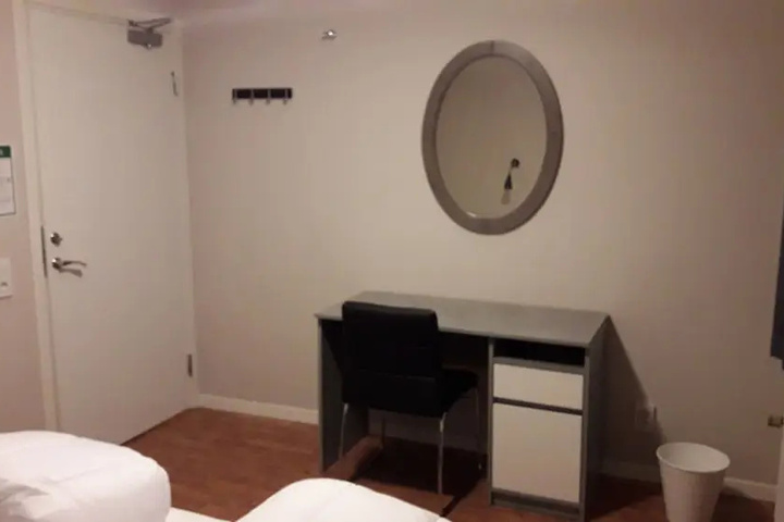 Room 2 of 6