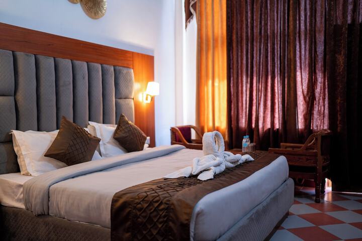 Room 9 of 29