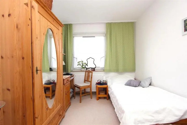 Room 2 of 2
