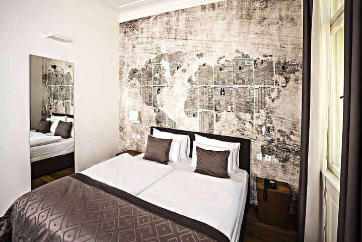 Room 5 of 43