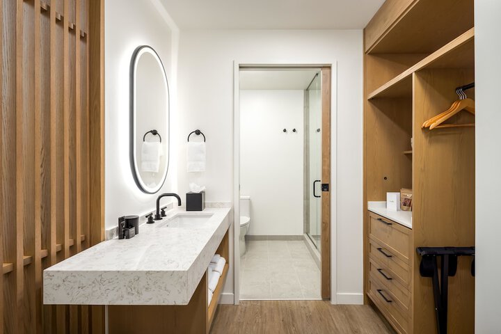 Room 43 of 99