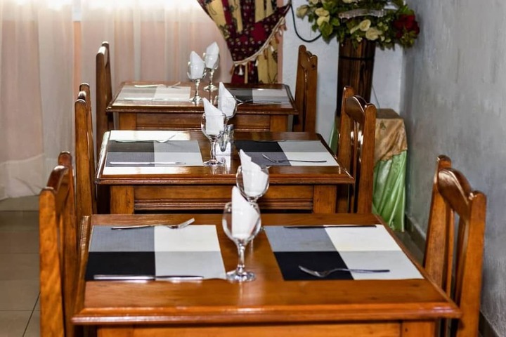 Dining 17 of 19