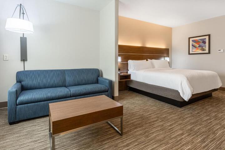 1 King Bed (8 of 12)