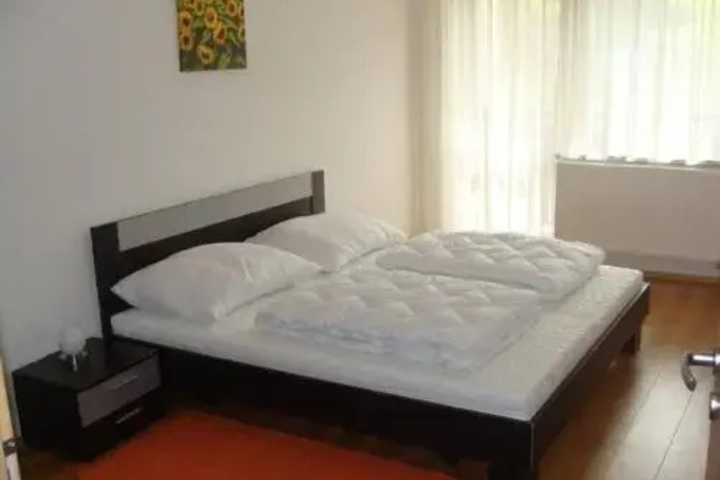 Room 3 of 9