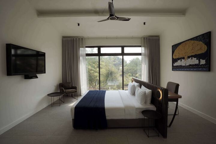 Room 25 of 162