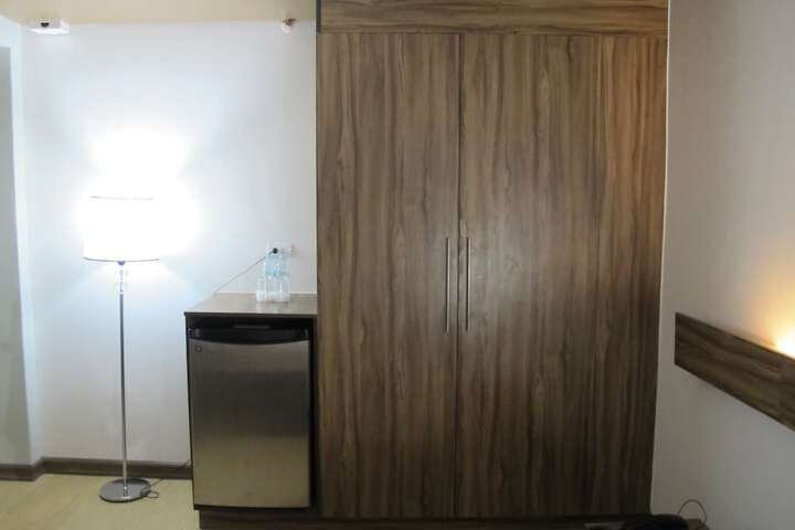 Room 30 of 46