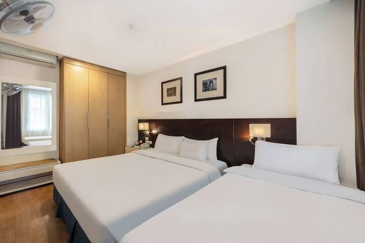 Room 12 of 28