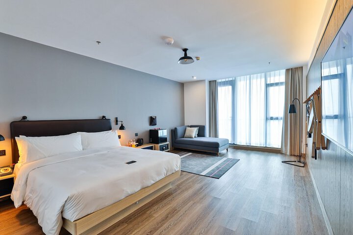 Room 14 of 36