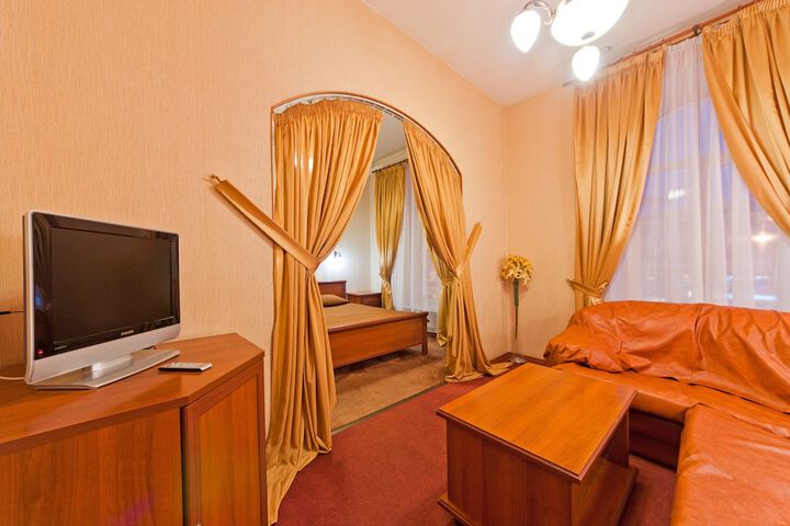 Room 10 of 94