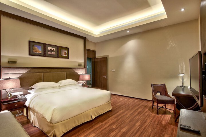 Room 17 of 104