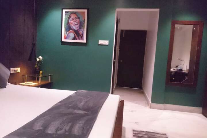 Room 15 of 34