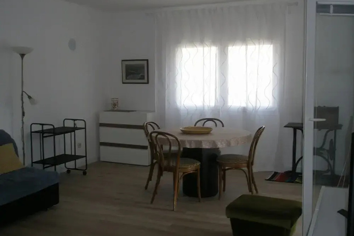 Room 2 of 18