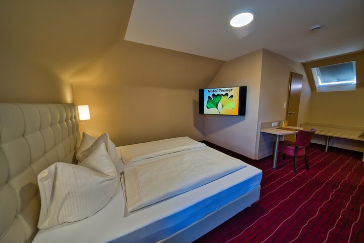 Room 8 of 62