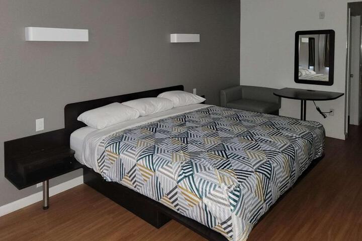 Standard | King Bed (5 of 8)