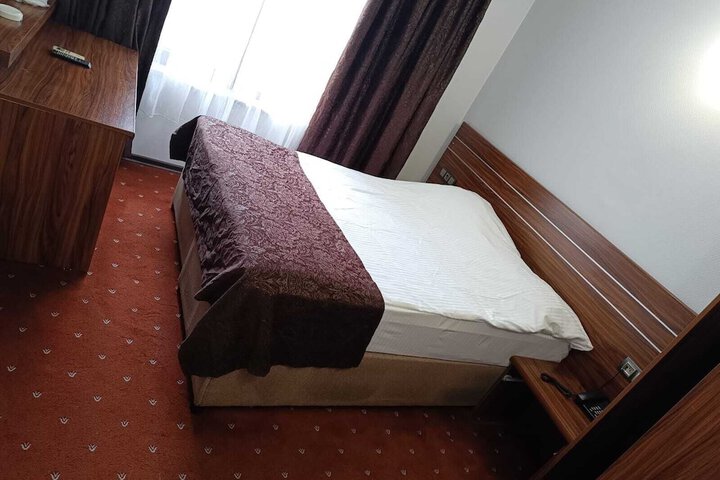 Room 8 of 18