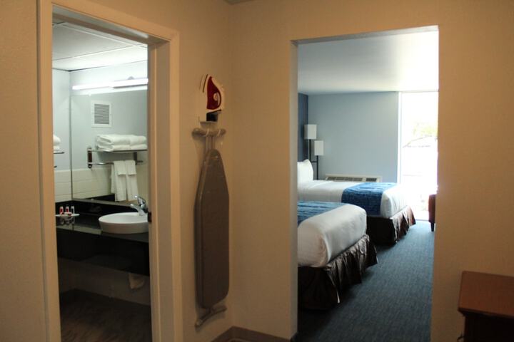 Studio 2 Queen Beds (2 of 11)