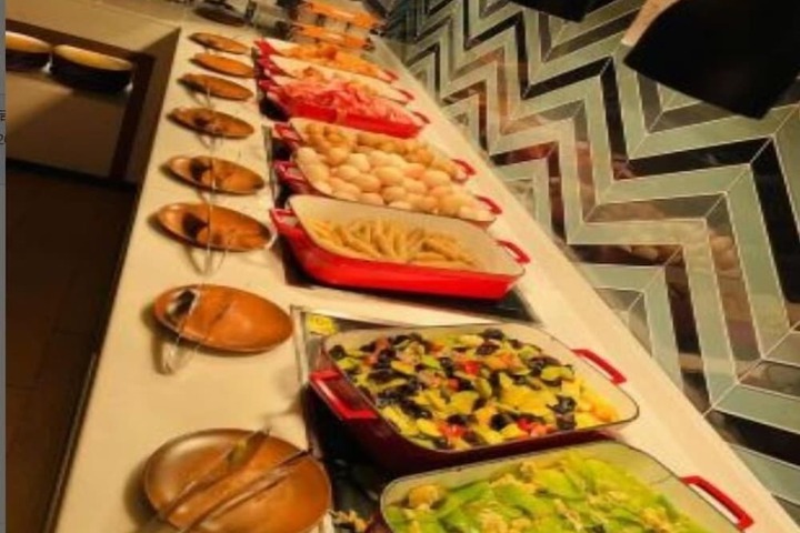 Dining 19 of 20