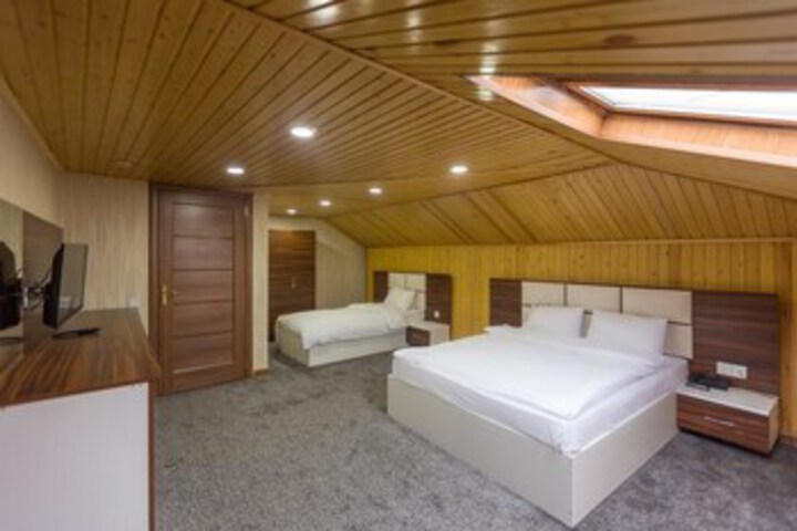 Room 15 of 48