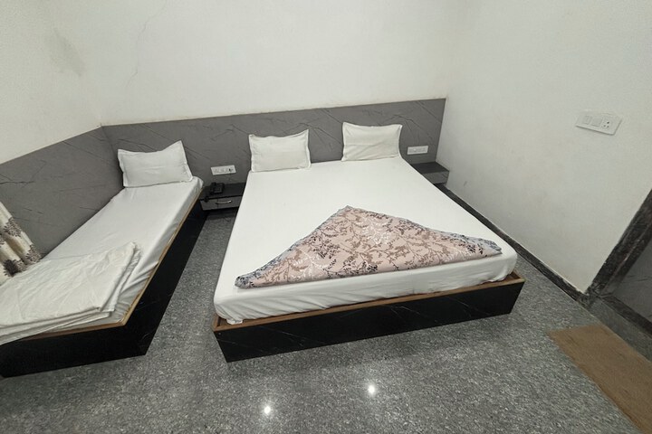 Room 9 of 63