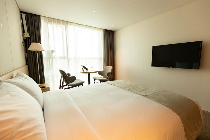 Room 6 of 61