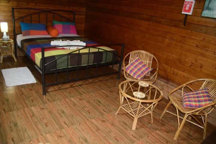 Room 5 of 8